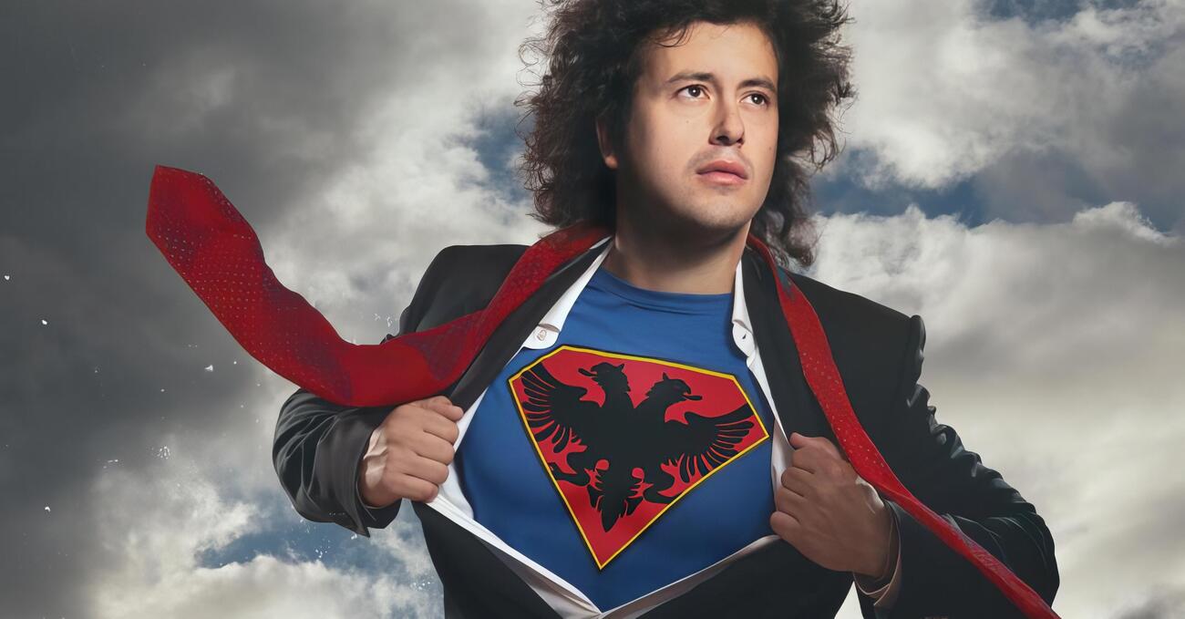 Il comico (insultato in Veneto) che presenter&agrave; il Sanremo albanese, Xhuliano Dule: &ldquo;Sono arrivato con gommone e ora presento festival di canzone&rdquo;. Con Kledi: &ldquo;Con lui hanno finito il budget...&rdquo;