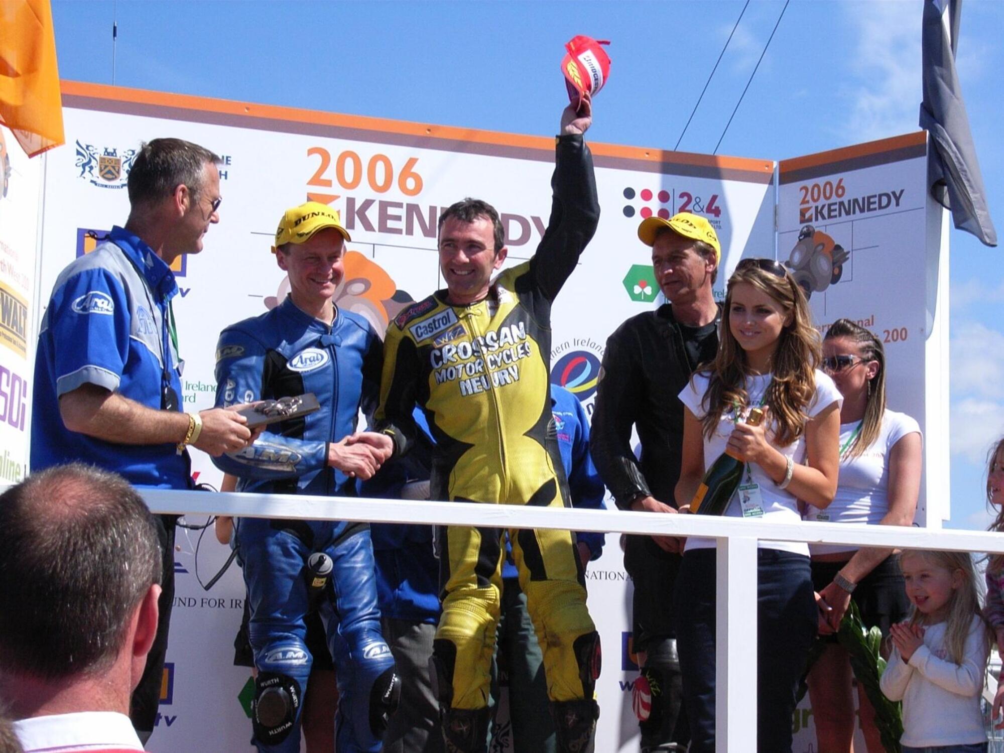 Robert Dunlop sul podio della NW200 nel 2006