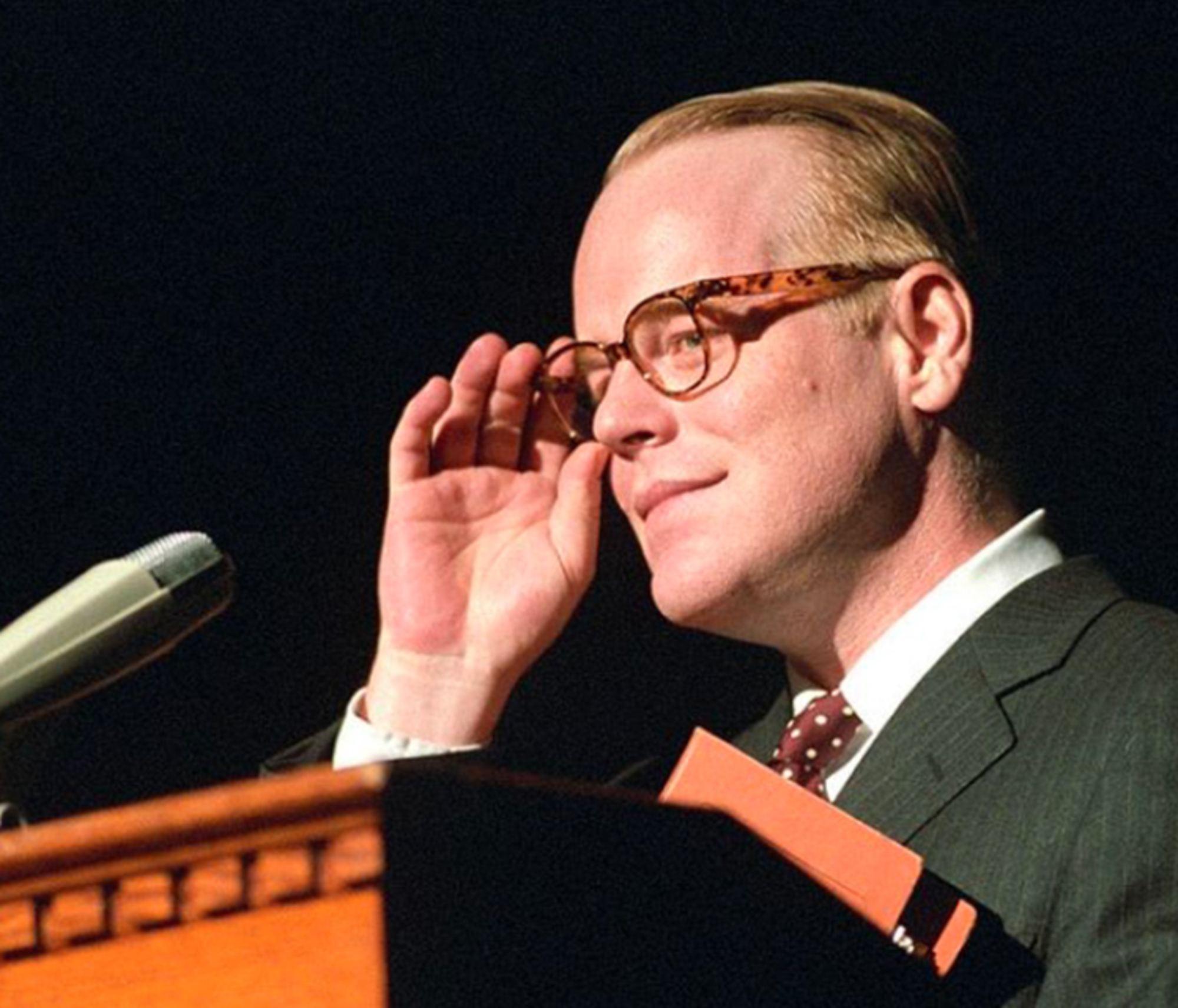 Philip Seymour Hoffman in Truman Capote-A Sangue Freddo