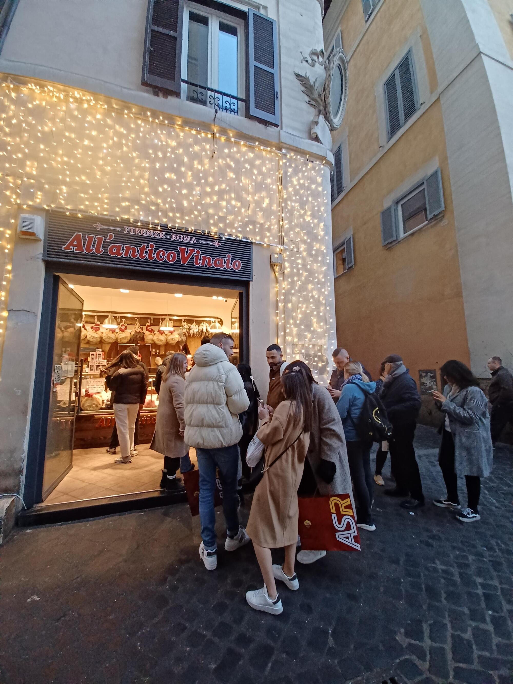 La coda costante All&#039;Antico Vinaio di Roma