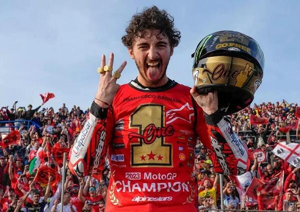 Il mondiale di Pecco Bagnaia come non l&rsquo;avete mai visto: Ducati presenta BACK2BACKgnaia, il corto sul weekend di Valencia [VIDEO]