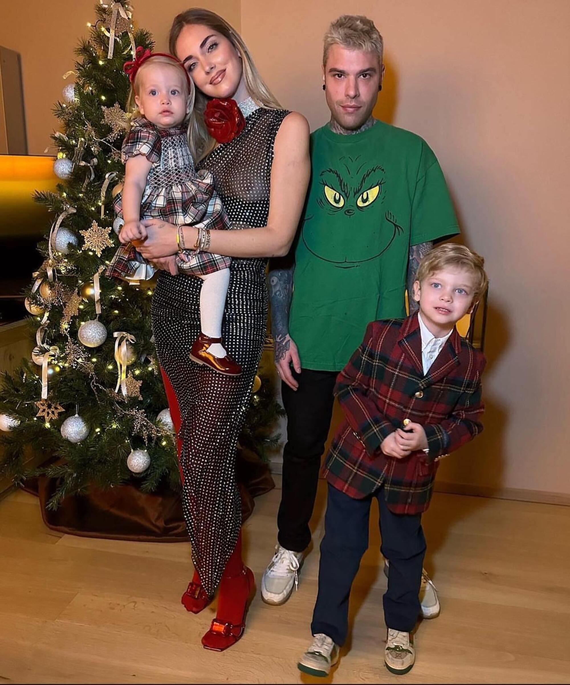 Chiara Ferragni con il marito Fedez e i figli Vittoria e Leone