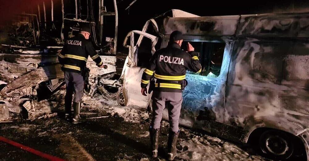 Com&rsquo;&egrave; successo lo spaventoso frontale tra un&rsquo;ambulanza e un pullman che ha causato quattro morti? Tutti i dettagli 