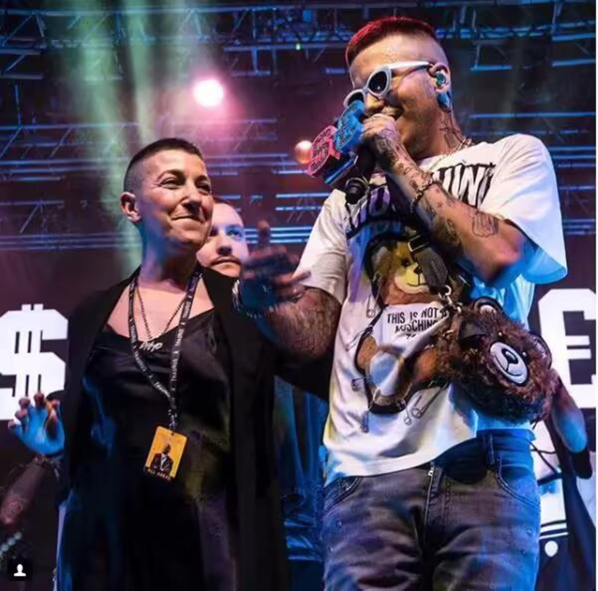 Sfera Ebbasta e sua madre Sabrina Garufo