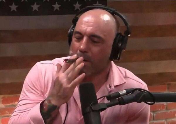 Joe Rogan, star dei podcast e commentatore Ufc, ha paura dell&rsquo;italiano che &egrave; in lui. Ma un po&rsquo; di Mma contro gli stereotipi no?