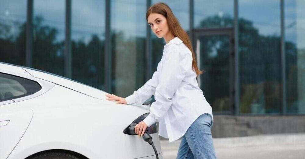 Le auto elettriche? Altro che innovative, sono roba di oltre un secolo fa (e da donne?). Ecco la prova 