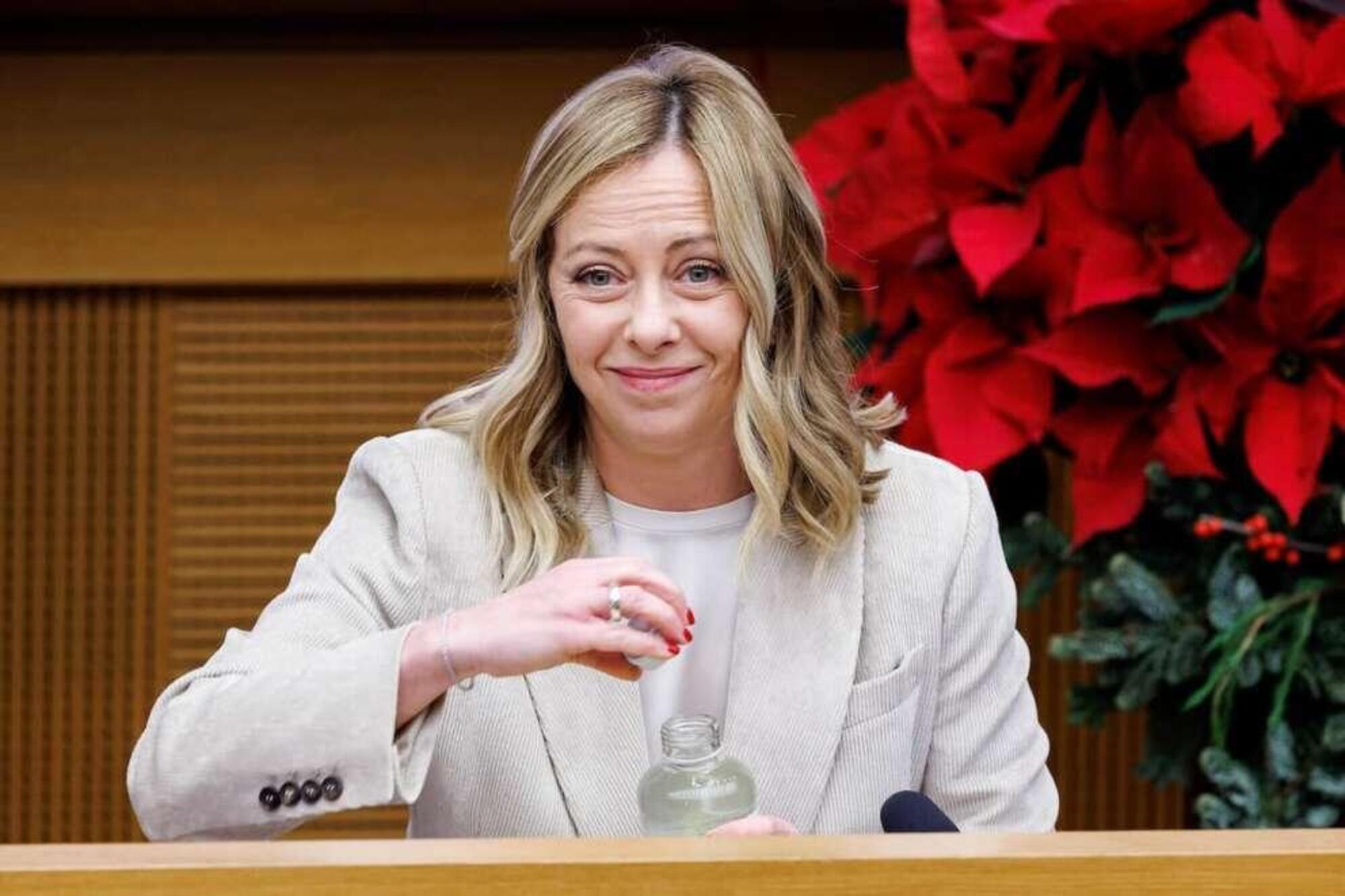 Giorgia Meloni in conferenza stampa