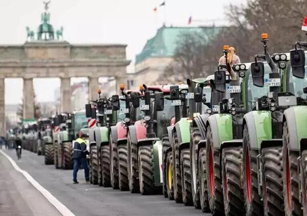 Trattori in strada in Germania, rivolte in Francia... Ma perch&eacute; in Italia nessuno protesta? E pensare che...