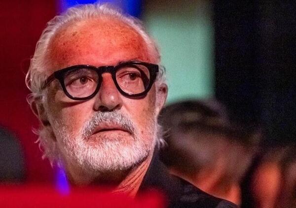 &ldquo;Flavio Briatore? L&rsquo;anello di congiunzione tra il Suv e l&rsquo;uomo&rdquo;: il Fatto attacca lui e Hoara Borselli di Libero. E su Nathan Falco, Formula 1 e Benetton&hellip;