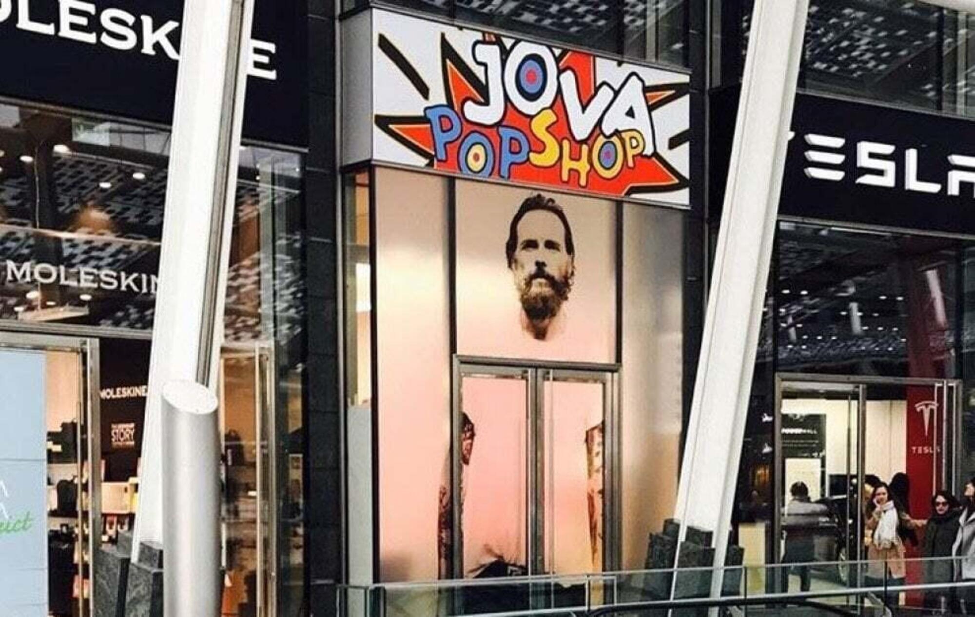 Jova Shop di piazza Gae Aulenti