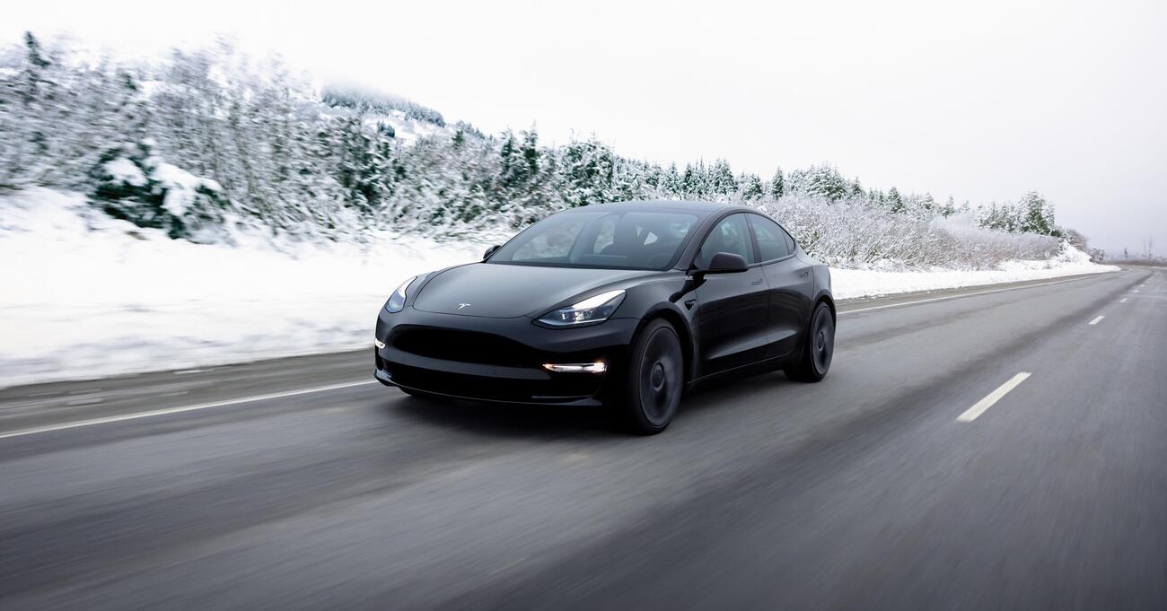 Basta il freddo per fermare le auto elettriche? Ecco cosa succede alla stazione di ricarica Tesla (che non ricarica): &ldquo;Un cimitero di robot morti&rdquo;
