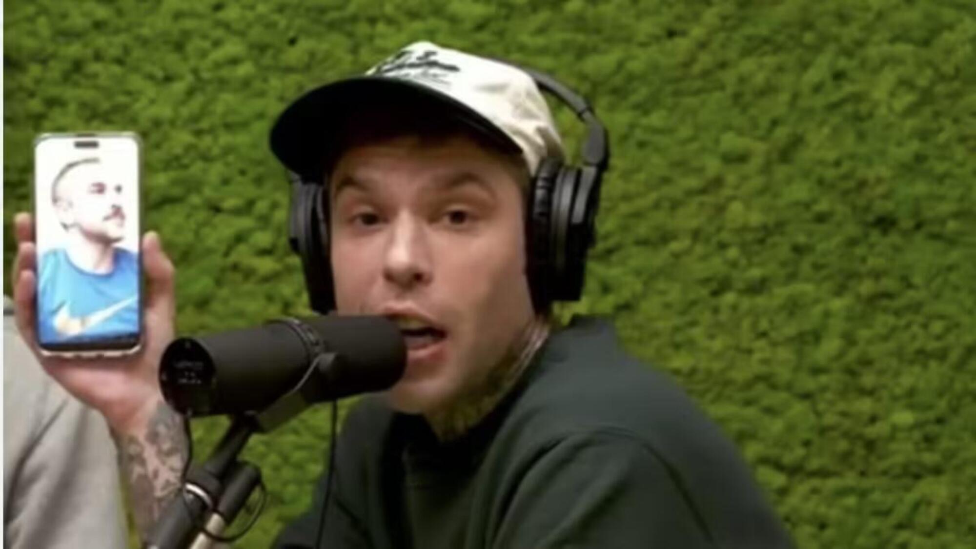 Fedez insulta l&#039;utente sbagliato nel suo podcast Muschio Selvaggio