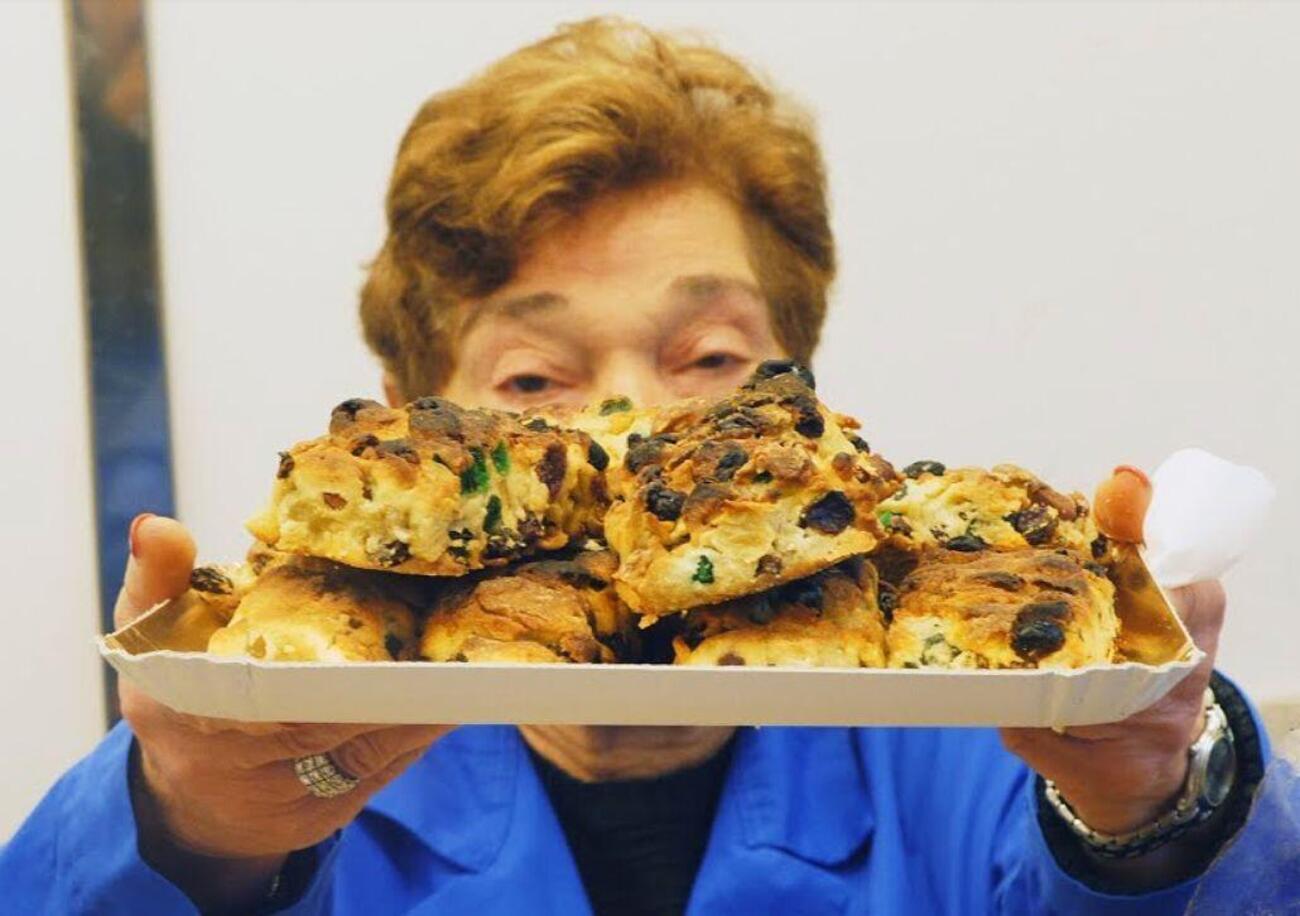 Siamo andati a mangiare la pizza ebraica e la torta ricotta e visciole alla Pasticceria Boccione. Ma davvero cucinare in un forno di trecento anni fa la differenza? S&igrave;, vi spieghiamo il perch&eacute;