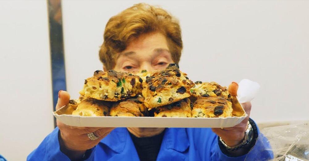 Siamo andati a mangiare la pizza ebraica e la torta ricotta e visciole alla Pasticceria Boccione. Ma davvero cucinare in un forno di trecento anni fa la differenza? S&igrave;, vi spieghiamo il perch&eacute;