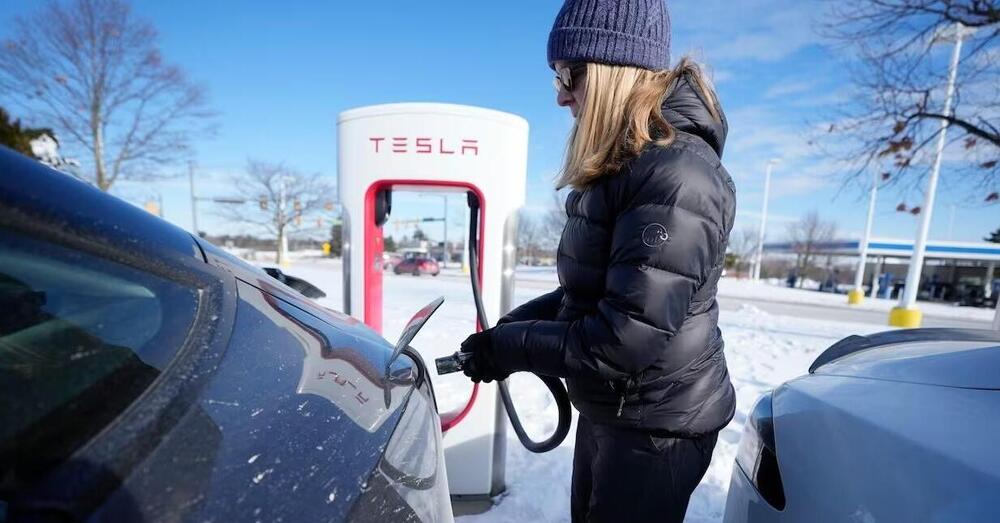 Perch&eacute; le auto elettriche fanno cos&igrave; pena col freddo? Ecco le ragioni del flop di Tesla &amp; Co. e le (im)possibili soluzioni