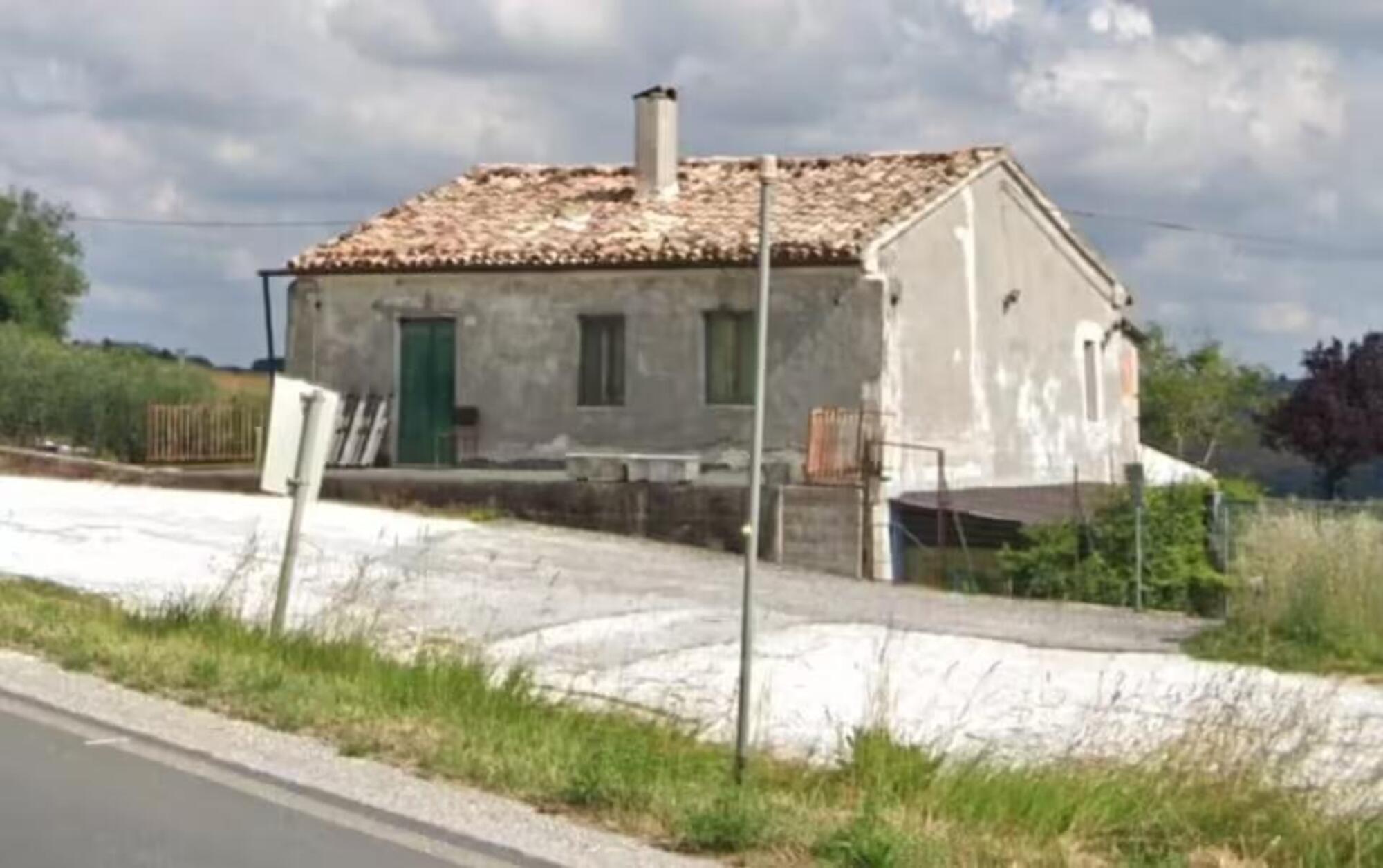 Il casolare dove sono state ritrovate le ossa