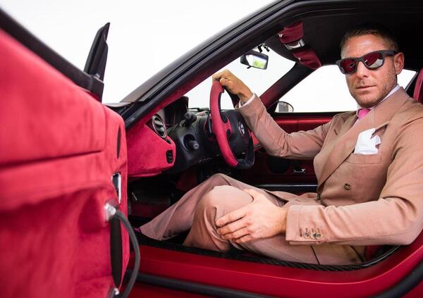 Lapo Elkann: &ldquo;Io alla Dakar? Meglio mia moglie. Io sono pi&ugrave; bravino sui circuiti&rdquo;. E su Carlos Sainz: &ldquo;Spero che il figlio in Ferrari diventi bravo come il padre&rdquo;