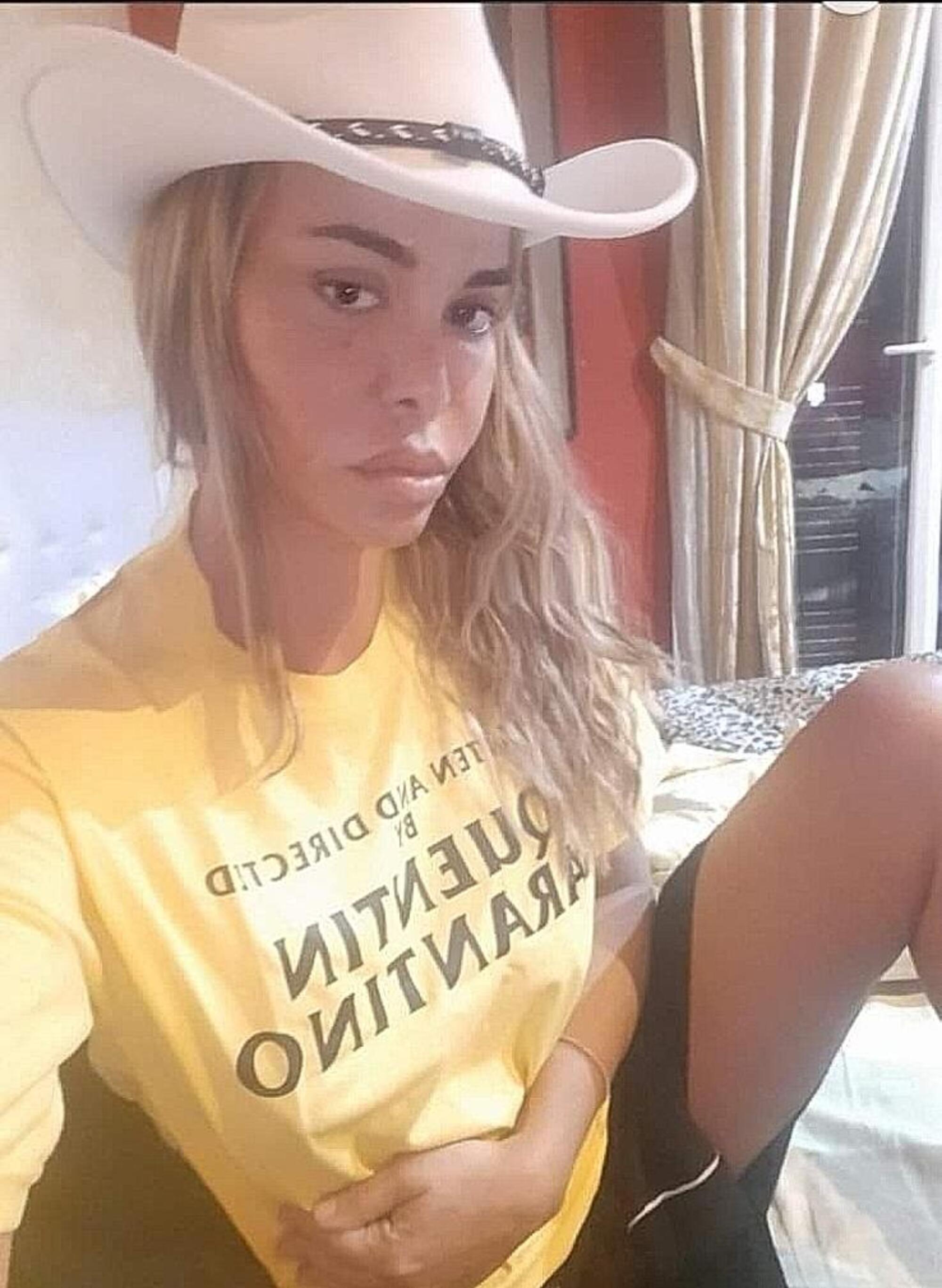 Vera Gemma con la maglia di Quentin Tarantino