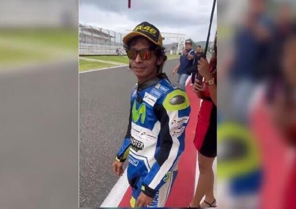 Ecco chi &egrave; Zakki Haiqal, lo strampalato sosia di Valentino Rossi che ormai ha &quot;catturato&rdquo; anche il vero 46