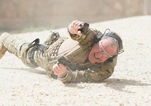 Guerra? Jeremy Clarkson ha la soluzione: &ldquo;Auto sportive al posto dei missili. Perch&eacute; invece che bombardare gli Houthi non gli diamo una Corvette? Oppure...&rdquo;