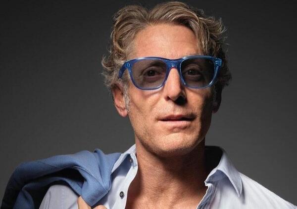 Lapo Elkann, chiude Italia Independent, ma i debiti? Moncalvo (Panorama) attacca: &ldquo;Ecco quelli che l&rsquo;erede Agnelli non pagher&agrave;, nonostante il patrimonio miliardario. E aveva ragione Marchionne, perch&eacute;&hellip;&rdquo;