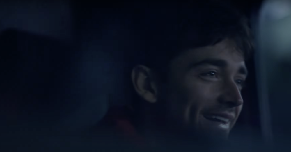 [VIDEO] Missione speciale Ferrari: Leclerc e Sainz diventano &quot;ladri&quot; per Peroni Nastro Azzurro