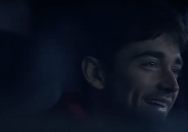 [VIDEO] Missione speciale Ferrari: Leclerc e Sainz diventano &quot;ladri&quot; per Peroni Nastro Azzurro