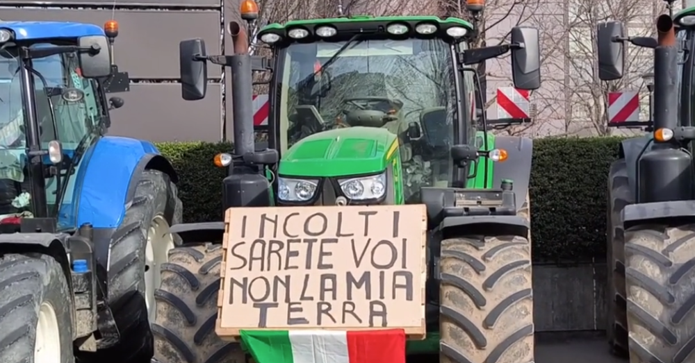 Ok, ma perch&eacute; caz*o protestano gli agricoltori? E hanno ragione o no, coi loro trattori? Ecco come stanno le cose (e perch&eacute; Coldiretti sta fallendo, mentre la politica&hellip;)