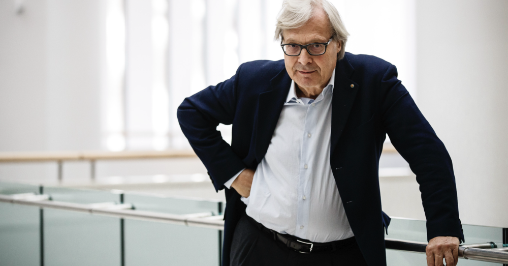 In difesa (a prescindere) di Sgarbi. Parla Camillo Langone: &ldquo;Dimettersi &egrave; sottomissione al giornalismo di sinistra&rdquo;. Sangiuliano e Calenda? Sono &ldquo;arte antifigurativa, cio&egrave; antiumana&rdquo;