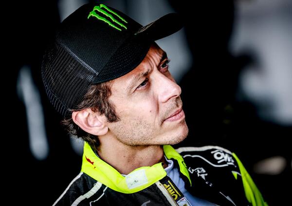 Valentino Rossi &egrave; categorico: &ldquo;Non si pu&ograve; esagerare, la MotoGP deve riflettere&rdquo;. Poi definisce &ldquo;il vero campione&rdquo;&hellip;