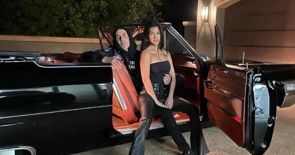 &ldquo;Tenetevi pure Ferrari e Lamborghini&rdquo;: ecco la collezione di auto che Travis Barker (Blink 182) ha mostrato a John Cena in What Drives You, tra cui una Buick del 1987 regalo di Kourtney Kardashian