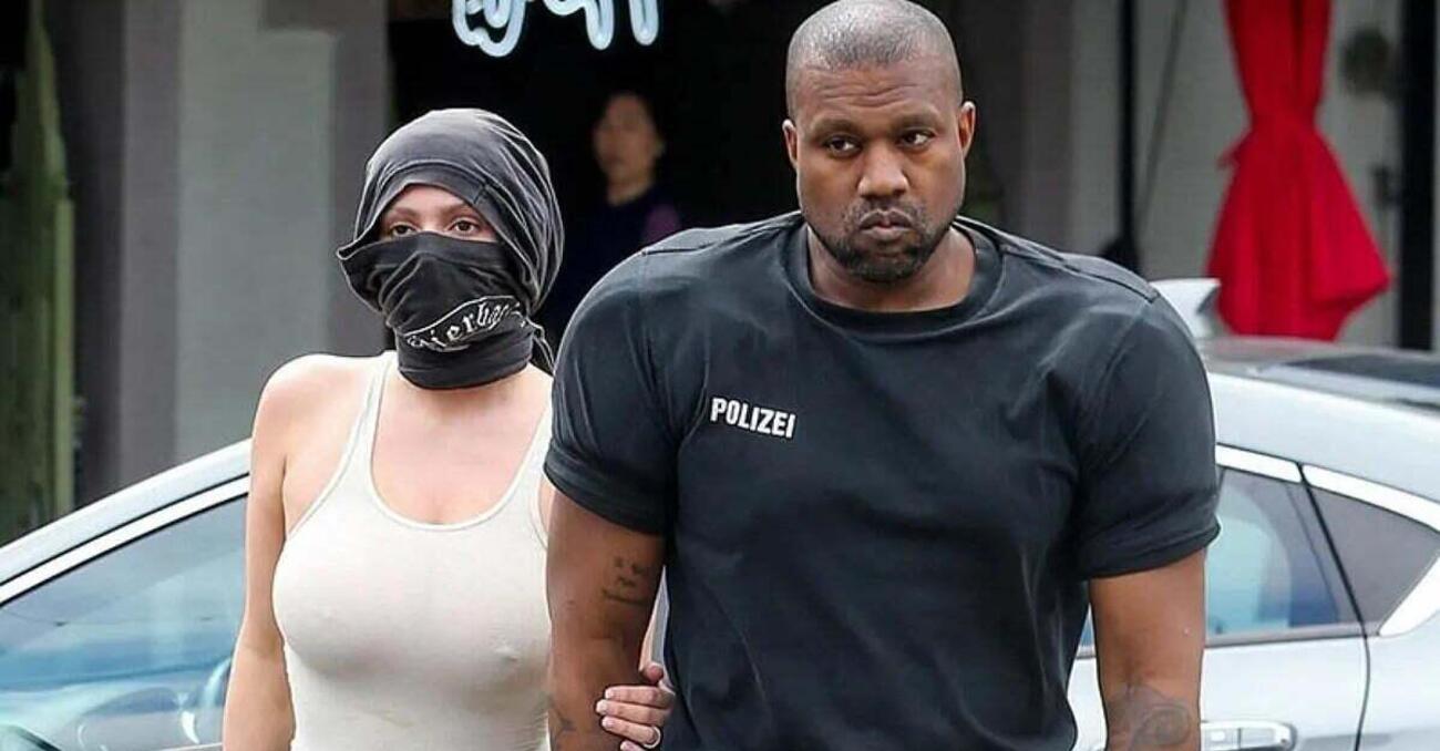 Ma l&rsquo;avete visto Kanye West in auto con due maschere? Per un video musicale o perch&eacute; &egrave; Ye? [FOTO]