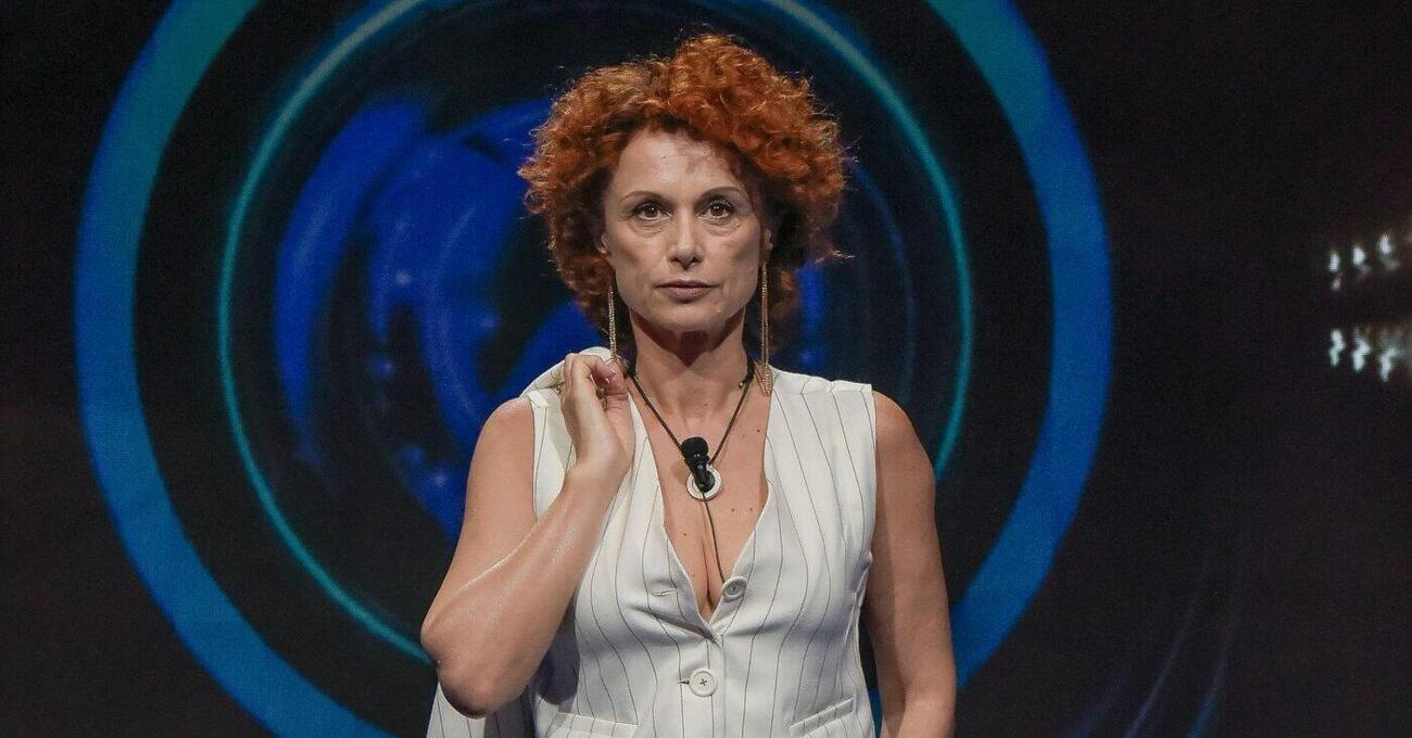Grande Fratello 23: Beatrice odia i napoletani? Le parole a Perla e la confessione di Varrese, l&rsquo;addio di Fiordaliso, Greta tra Sergio e Vittorio e la dichiarazione di Mirko che torna nella casa...