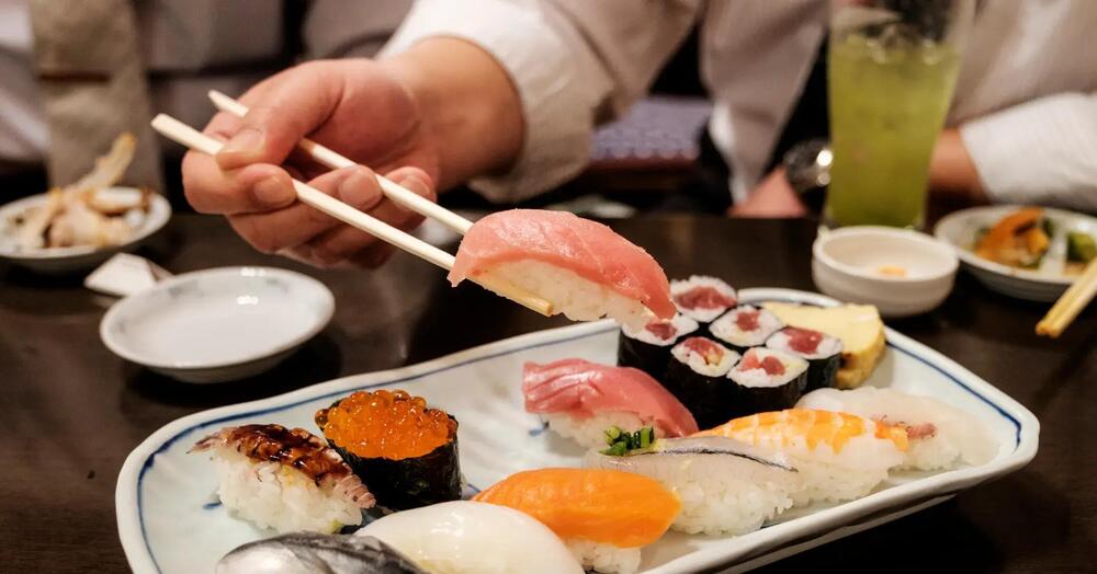 Siamo andati a mangiare all&rsquo;All you can eat di sushi: ma conviene o abbassa la qualit&agrave; del cibo e massacra il portafoglio?