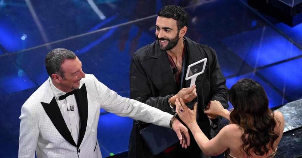 Sanremo, pi&ugrave; Mengoni meno Ferragni. Canta, recita e senza monologhi stracciapal*e lancia il pi&ugrave; potente dei messaggi: &ldquo;Tutti i baci hanno gli stessi diritti&rdquo;