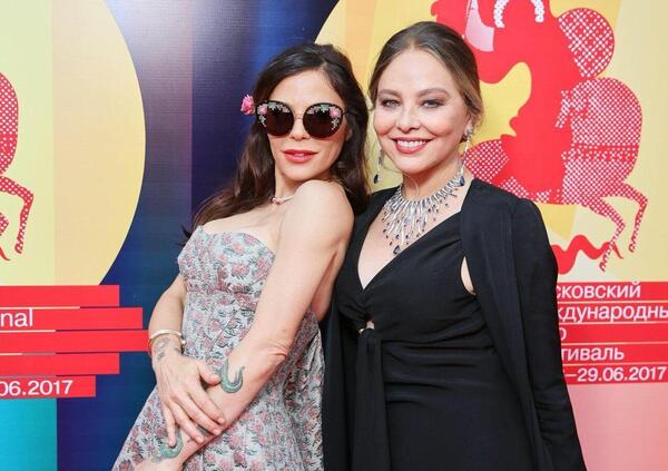 Ma davvero Ornella Muti e figlia vanno coi trattori a Sanremo? Intervista esclusiva a Naike Rivelli: &ldquo;S&igrave;, ecco quando lo faremo perch&eacute; Amadeus e Fiorello ci prendono per...&rdquo;