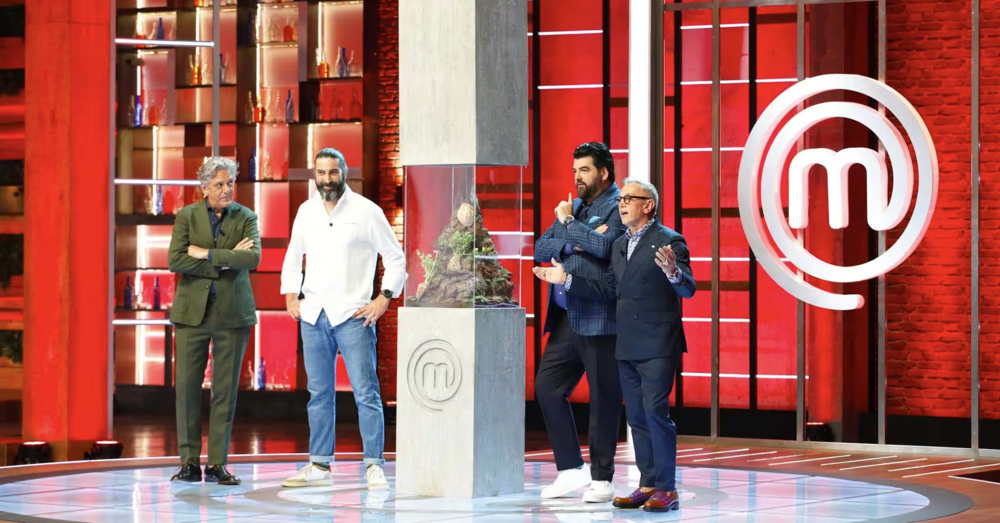 Le pagelle (cyberpunk) di Masterchef 13: per battere Sanremo si sfiora la distopia green? Ci mancava solo cucinare un&rsquo;auto elettrica. Per fortuna l&rsquo;elogio dell&rsquo;aglio, Sara e la sua normalit&agrave; e il granchio blu 