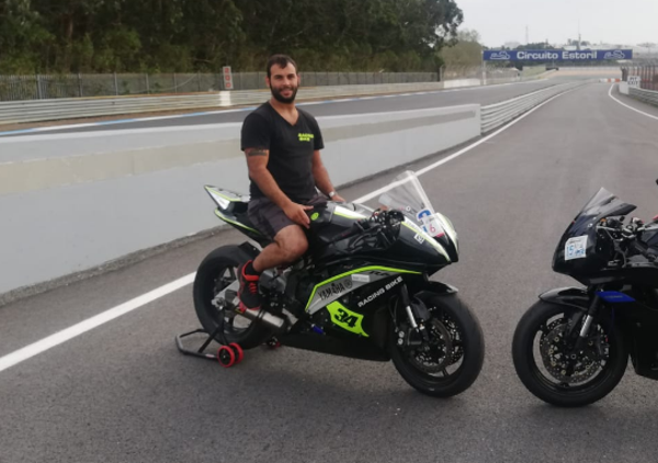 Chi era Andrea Bergamelli, il 35enne morto in pista a Valencia dopo un (inspiegabile) schianto sul rettilineo