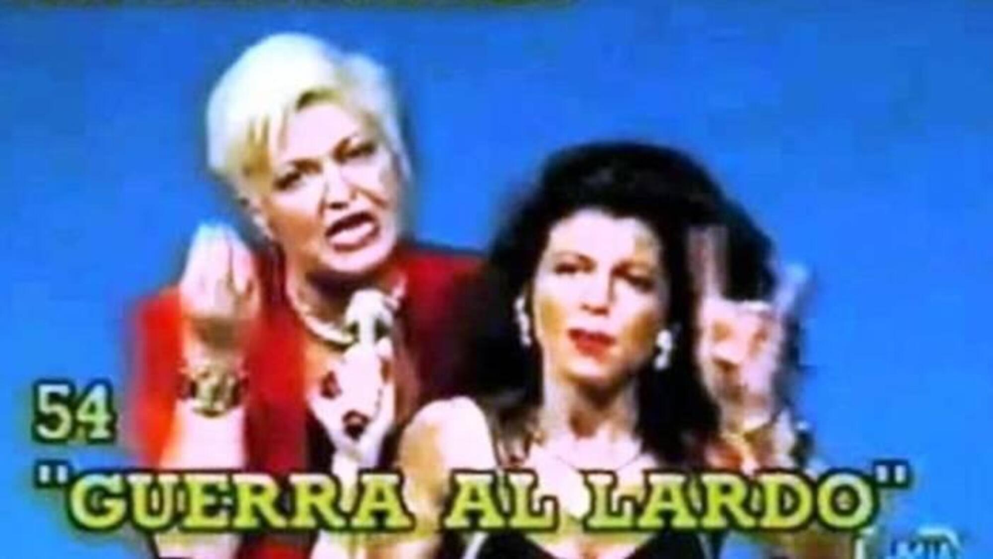 Una delle storiche immagini di Wanna Marchi e Stefania Nobile con la &quot;guerra al lardo&quot;, poi diventata meme online