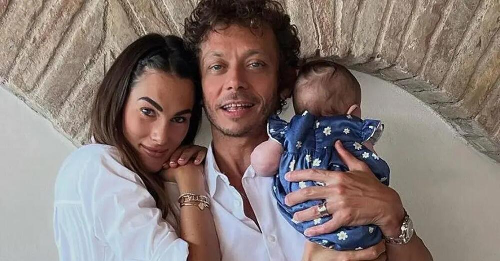 La Novello a 2000: &ldquo;Io e Valentino Rossi abbiamo caratteri diversi, ma&hellip;&rdquo; e spiega perch&eacute; la figlia Giulietta non &egrave; sui social