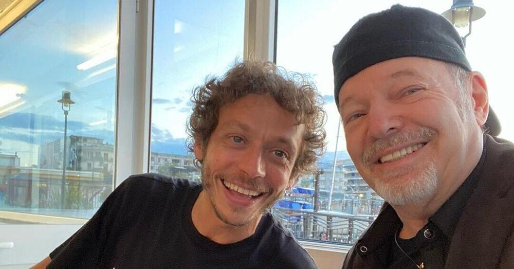 Ok, ma avete visto gli auguri di Vasco a Valentino Rossi, che ricambia con aneddoti da pelle d&#039;oca? [VIDEO]