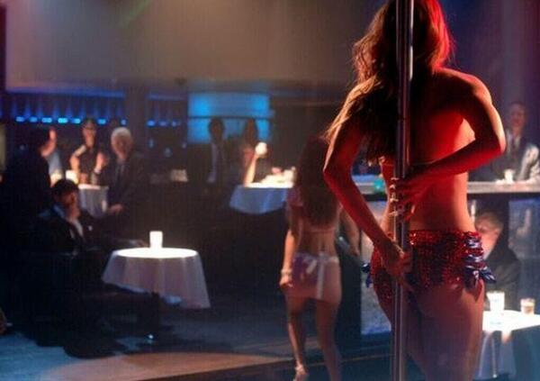 Dagli strip club agli Oscar. Vera ci racconta &ldquo;il lavoro pi&ugrave; bello del mondo&rdquo; tra uomini sottomessi, soldi a palate, amori e dolori di una &ldquo;bitch&rdquo; arrivata a Hollywood