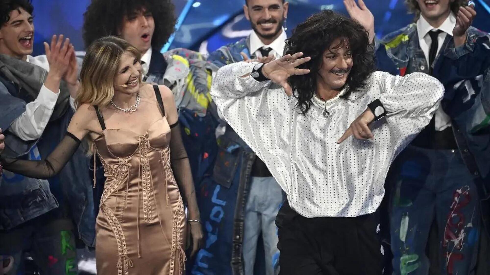 Lorella Cuccaroni con Fiorello nei panni di Manuel Franjo