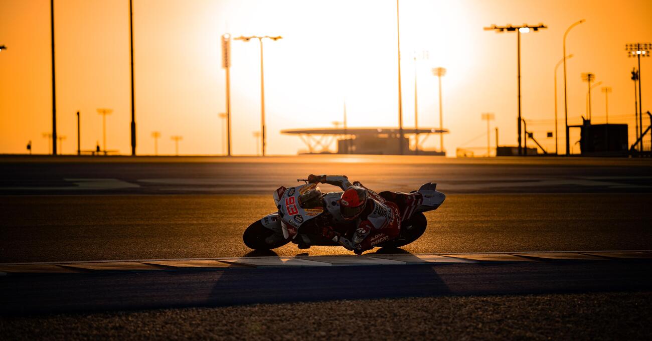Marc Marquez &egrave; tornato a cadere come piace a lui e il 4&deg; posto in Qatar parla di podio: &quot;Ho fatto un click&quot;
