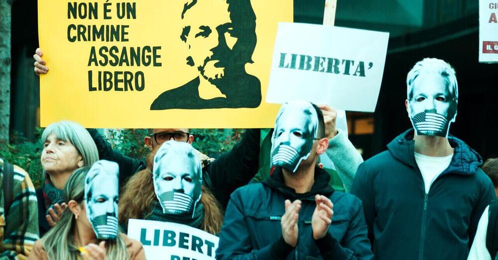 &ldquo;Il processo contro Assange &egrave; politico&rdquo;. Leoni smonta le accuse al fondatore di Wikileaks: &ldquo;Usano una legge del 1917...&rdquo;