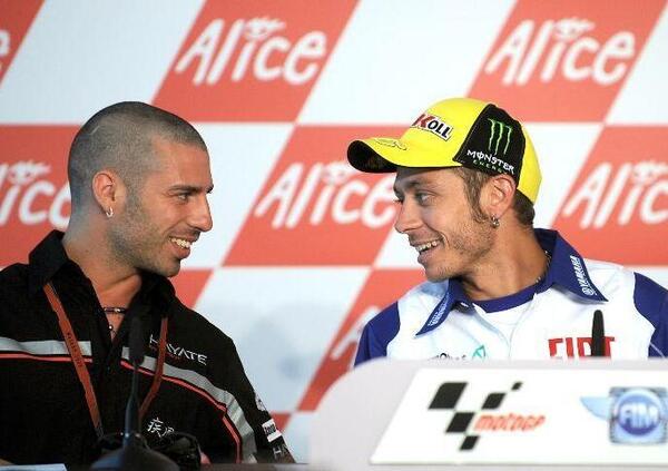 Marco Melandri su Valentino Rossi: &ldquo;Il djing &egrave; grazie a me&rdquo;. E su &ldquo;l&rsquo;assurda&rdquo; serata con Michael Jordan&hellip;