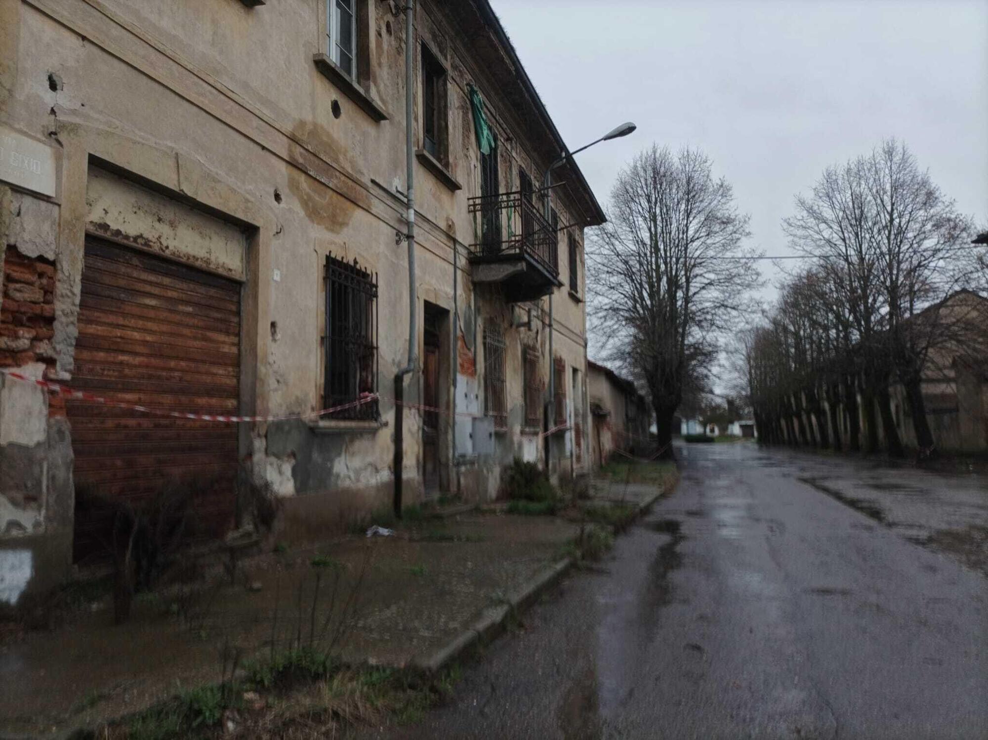 Il borgo spopolato di Larizzate (Vercelli)