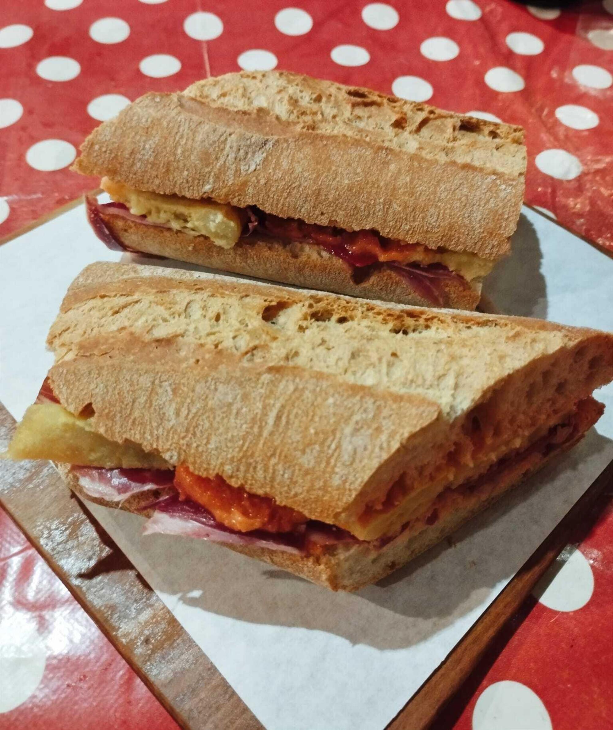 Il bocadillo (panino) farcito