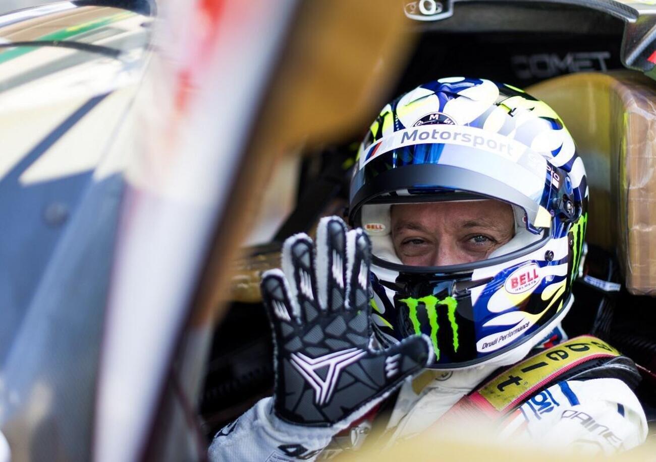 Valentino Rossi al via del WEC in Qatar: &ldquo;Sono in forma, il problema &egrave; che sto invecchiando. Vorrei andare avanti altri dieci anni, per&ograve;&hellip;&rdquo;