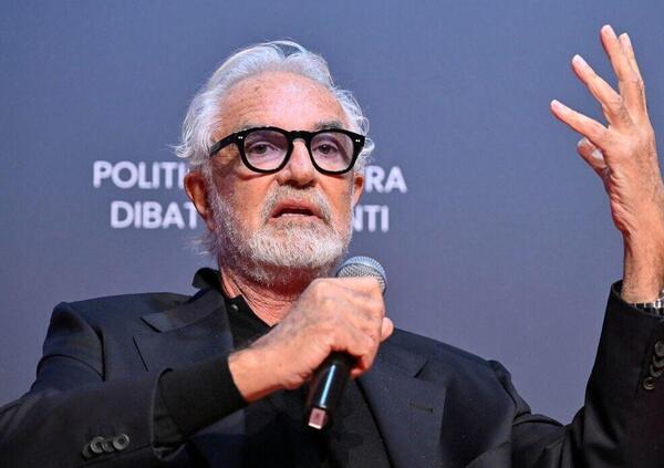 Briatore punge la Meloni e attacca sul turismo: &ldquo;L&rsquo;Italia non ha nulla di miracoloso, anzi...&rdquo;. E sul Ponte sullo Stretto...